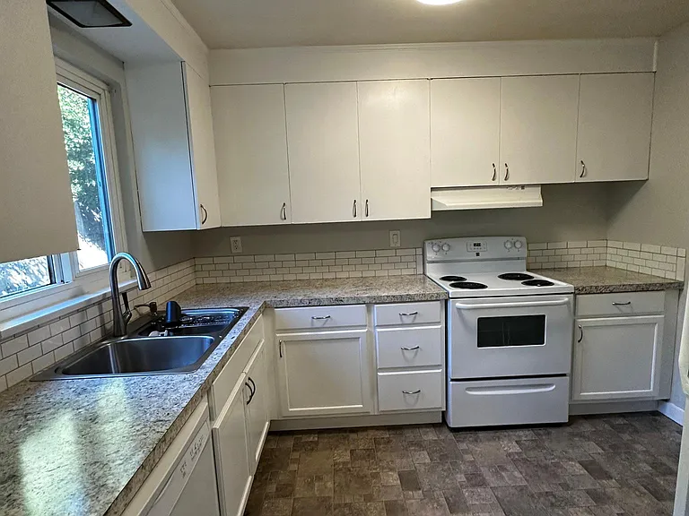 4200 NE 50th St #4200 — Photo 1