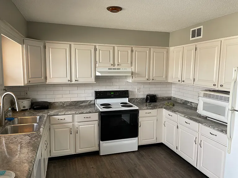 1910 Barber Ave — Photo 2