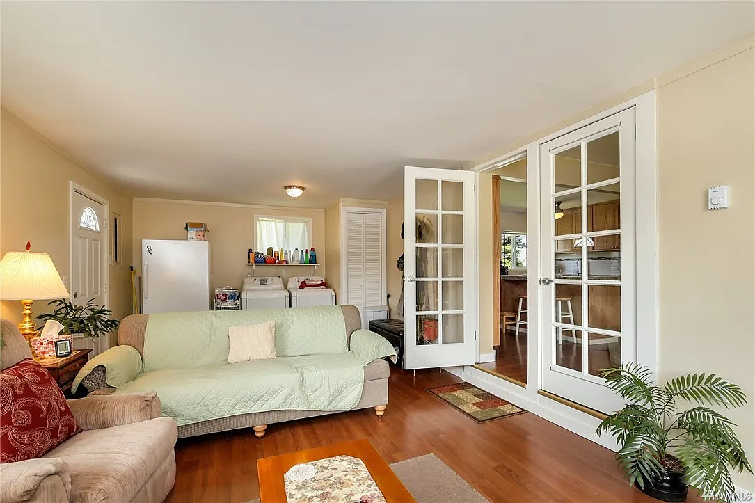 3 bed, 1350 sqft, $2,850 — Photo 4