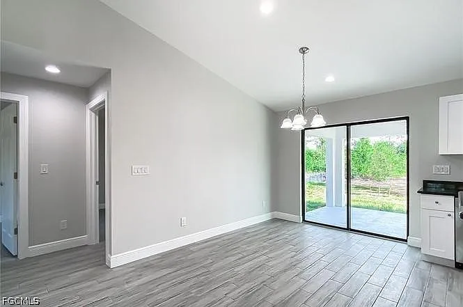 3 bed, 2.0 bath, 1204 sqft, $2,000 — Photo 2