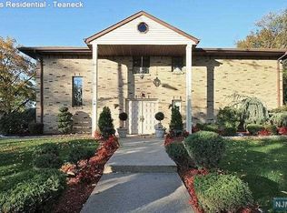 804 Old New Bridge Rd, Teaneck, NJ 07666