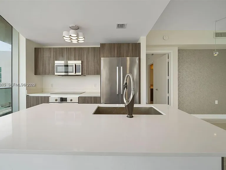 488 NE 18th St #3701 — Photo 4
