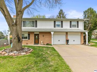 5802 S 104th St, Omaha, NE 68127
