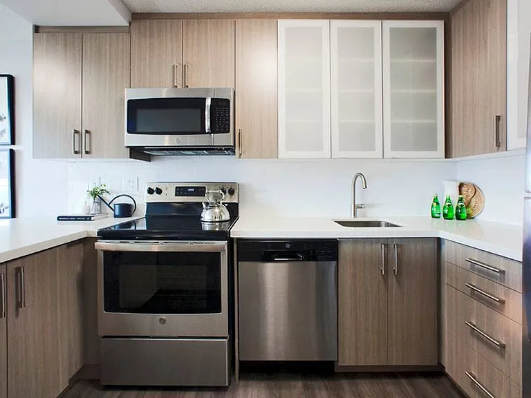 2575 Danforth Ave — Photo 27