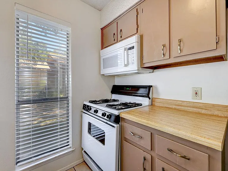 5619 Clay Ave #B — Photo 4