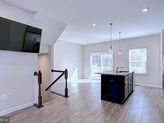 4th image of 1811 Wind Gate Rd