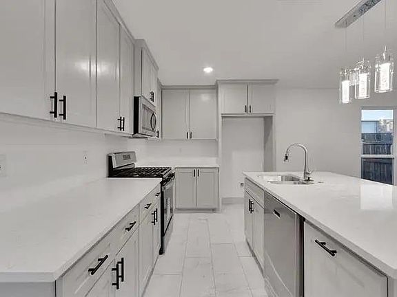 5th image of 1734 Brighton Dr