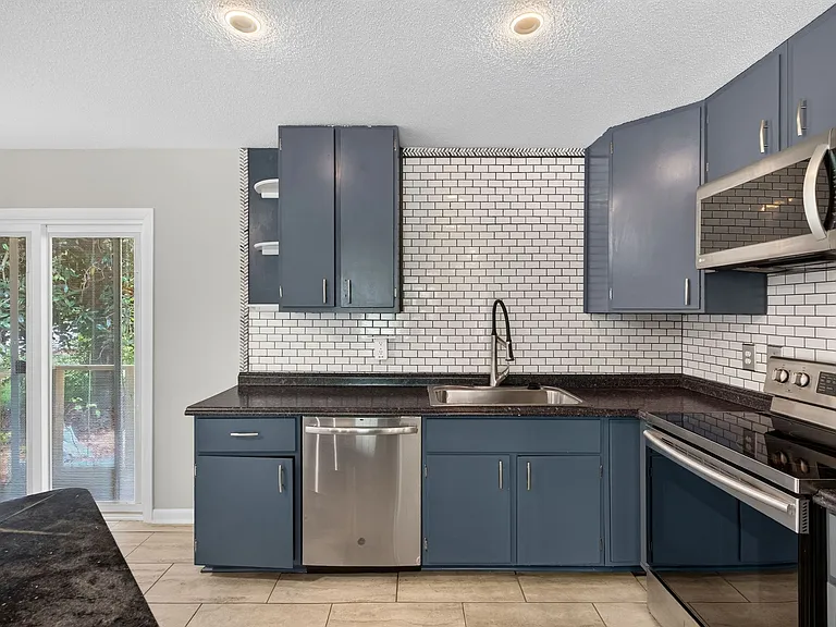 906 Vandora Ave — Photo 5