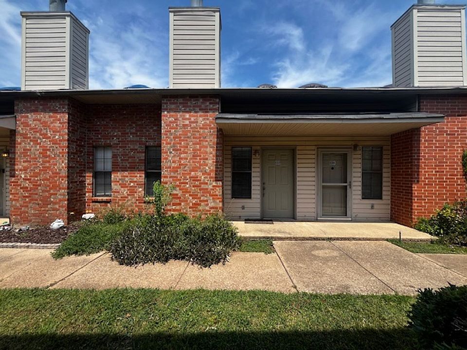 1st image of 3636 Greenacres Dr #137