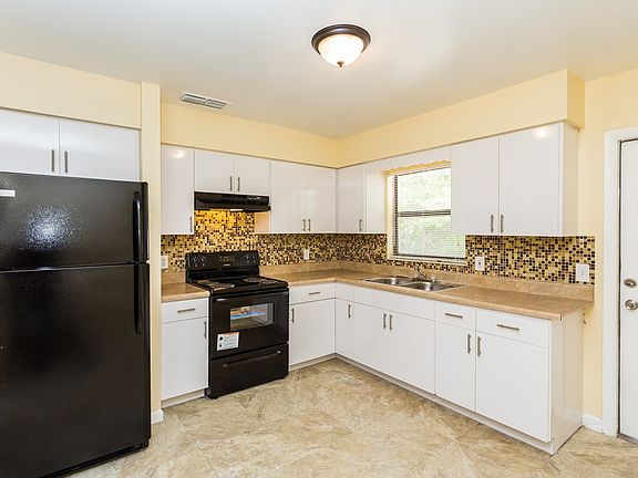 Kitchen *Photos May Vary*