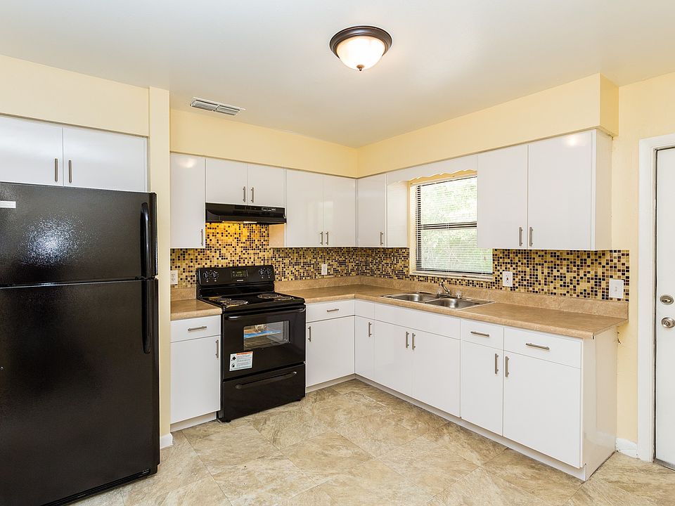 Kitchen *Photos May Vary*