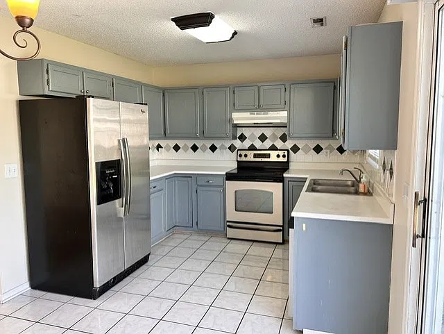 Cul-de-sac Home — Photo 4