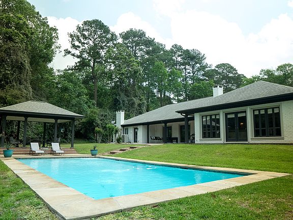 2nd image of 325 Willow Dr