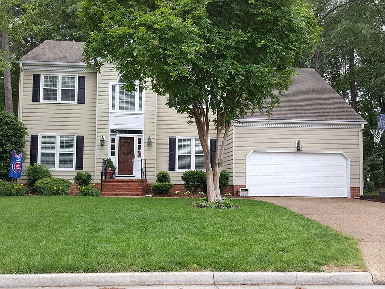 210 Clayton Dr — Photo 2