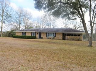 1096 Highway 570 St, Summit, MS 39666