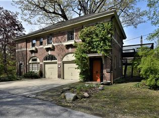 12621 Cedar Rd, Cleveland Heights, OH 44106