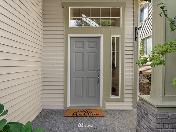 Inviting covered front porch...
