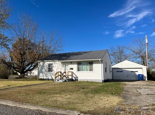 1018 Smith St, Carmi, IL 62821