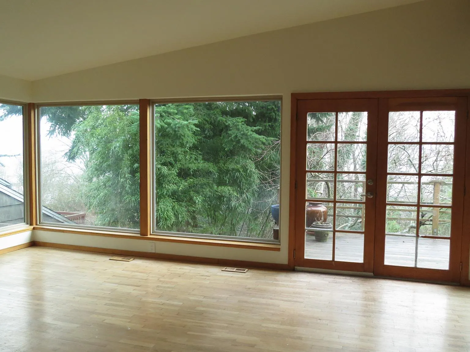 3027 Fauntleroy Ave SW — Photo 3