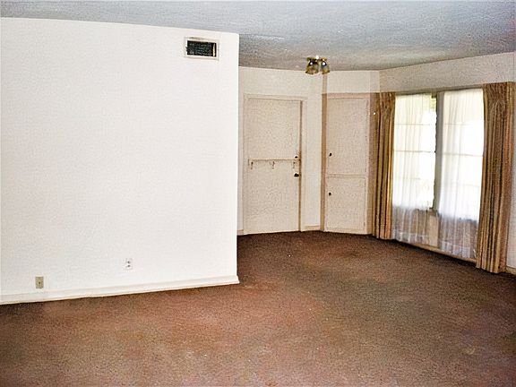 5th image of 4435 Forest Dr