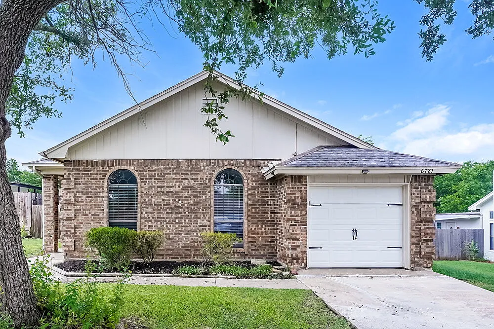 3 bed, 2.0 bath, 1176 sqft, $1,815 — Photo 1