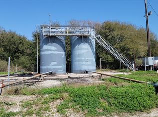 1908 2nd St, High Island, TX 77623