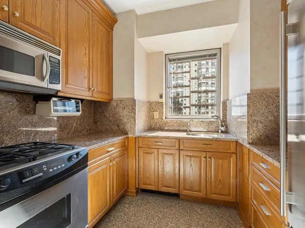 301 West 57th Street image 4 of 7