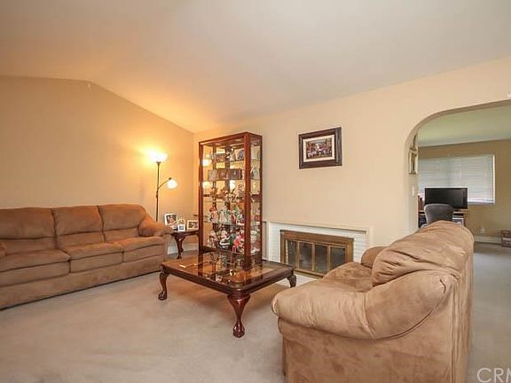 3rd image of 1353 E Loma Vista St