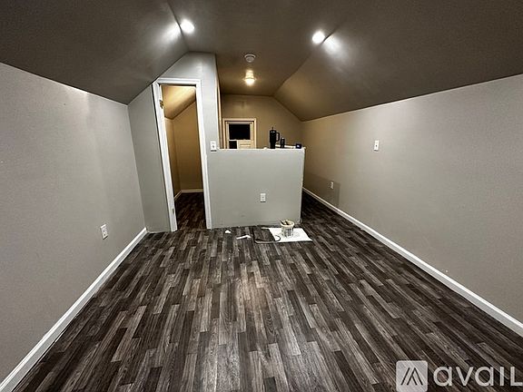 4th image of 1430 Parker Ave