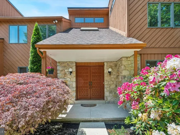 815 Northwinds Dr, Bryn Mawr, PA 19010