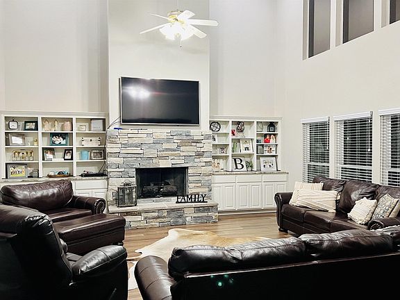 4th image of 1326 Woodway Blvd