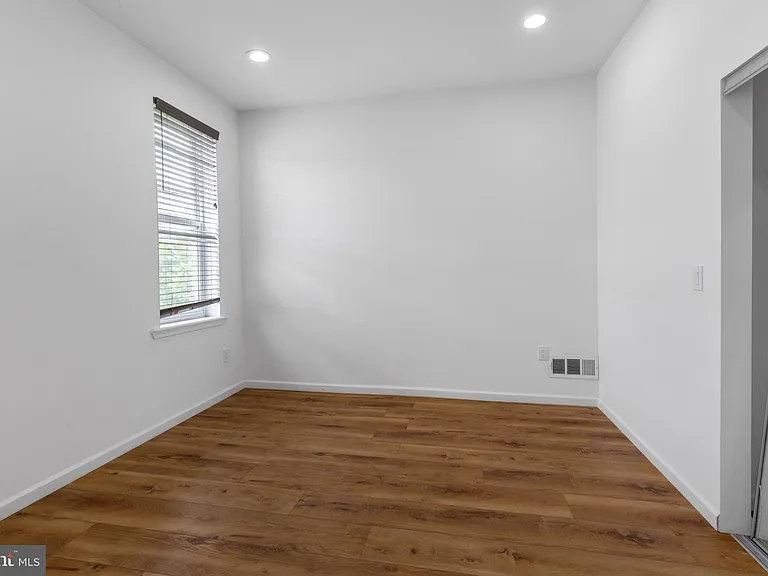 2516 W Master St — Photo 25