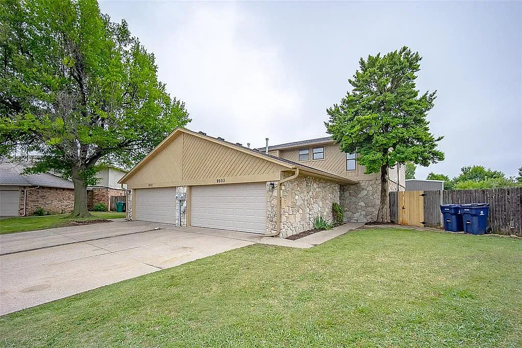 3 bed, 2.5 bath, 1975 sqft, $1,850 — Photo 1