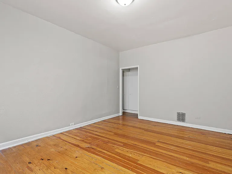 Race Street Apartments — Photo 27