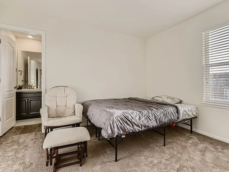 14960 Chicago St — Photo 24
