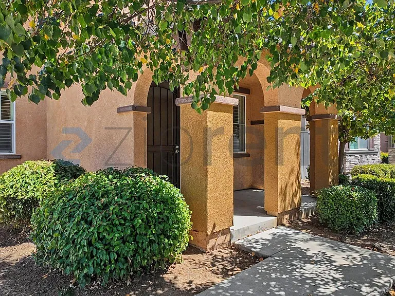 9749 Shanelyn Way — Photo 4