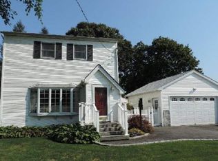 2585 8th Ave, East Meadow, NY 11554