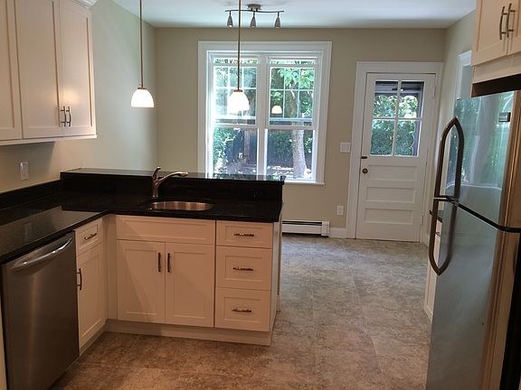 3rd image of 86 Parkway Ln