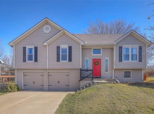 12653 S Crest Dr, Olathe, KS 66061