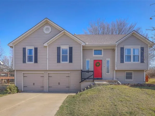 12653 S Crest Dr, Olathe, KS 66061