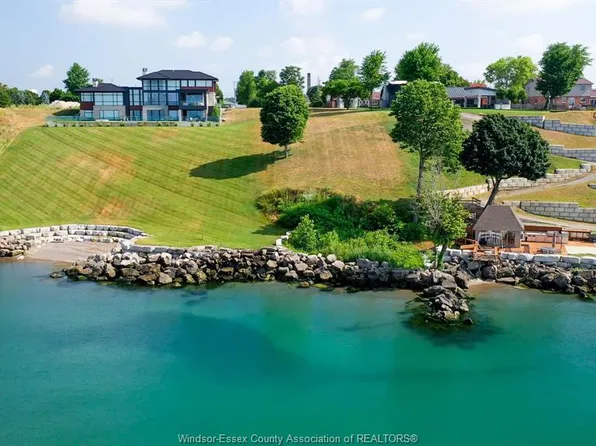 366 Seacliff Dr W, Leamington, ON N8H 4E1