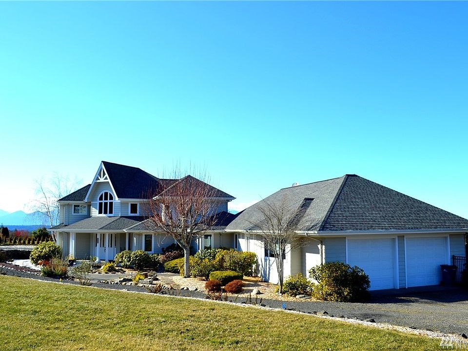 1st image of 4241 NE Lookout Ln