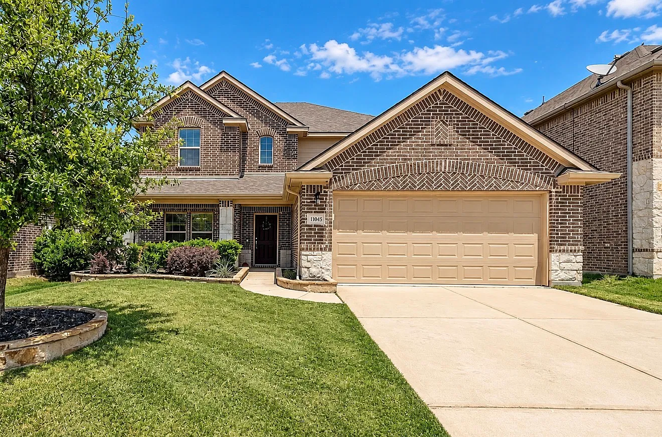 4 bed, 2.5 bath, 2929 sqft, $3,500 — Photo 1