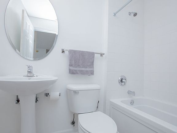5th image of 1134 W Granville Ave APT 711