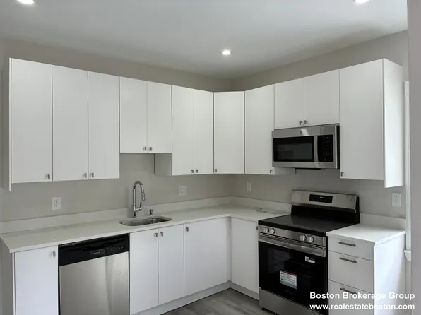 40 Harvest St #2, Boston, MA 02125
