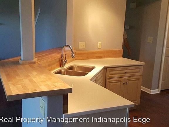 3rd image of 6427 Titania Dr