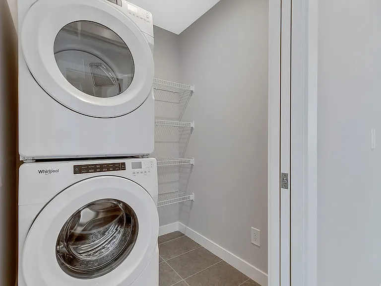 146 Creekside Dr SW #UPPER — Photo 25