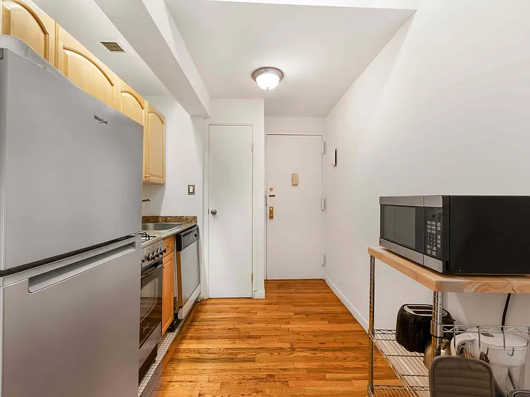 145 W 58th St #2K — Photo 8