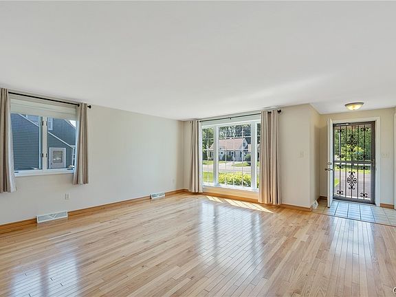 5th image of 224 Kenwick Dr