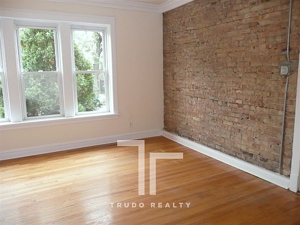 1st image of 3000 N Whipple St